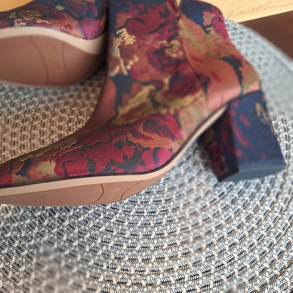 🥰NEW Franco Sarto Olympia tapestry textured floral block heel boot 7.5 - Picture 15 of 15